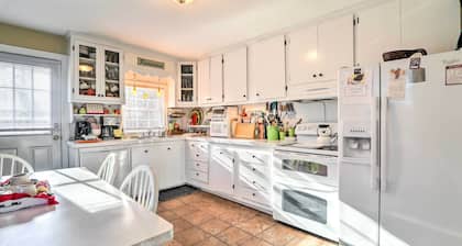 Charming East Falmouth Home w/ Hot Tub!