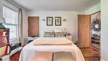 House (3 Bedrooms) | 3 bedrooms, desk, laptop workspace, iron/ironing board