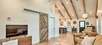 Trendy Palm City Cottage w/ Porch on 5 Acres!