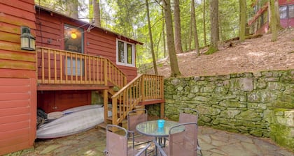 Rustic Berkshires Cottage at Lake Buel w/ Kayaks!