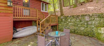 Rustic Berkshires Cottage at Lake Buel w/ Kayaks!