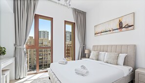 2 habitaciones, muebles diferentes y tabla de planchar con plancha 