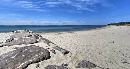 Peaceful Chilmark Farmhouse by Menemsha Beach