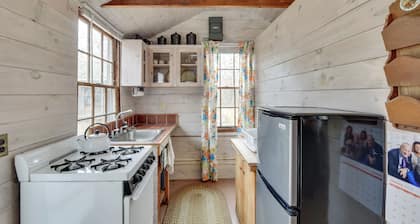 Cozy Vineyard Haven Cottage < 1 Mi to Beach!