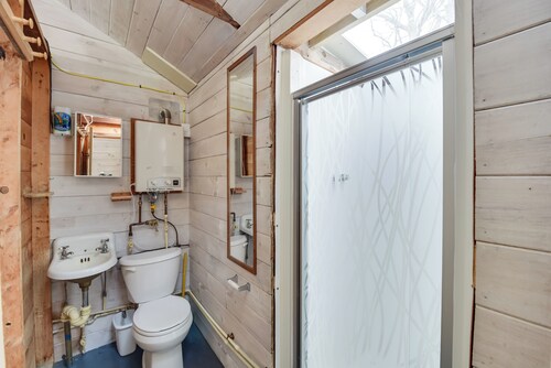 Cozy Vineyard Haven Cottage < 1 Mi to Beach!