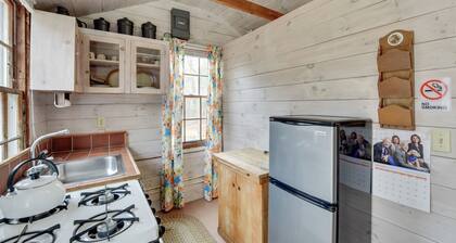 Cozy Vineyard Haven Cottage < 1 Mi to Beach!