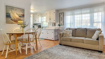 Cottage (2 Bedrooms) | Interior