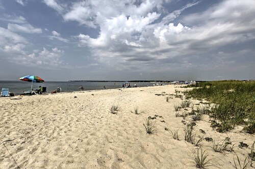 Steps to Eats & Craigville Beach! Cape Cod Cottage