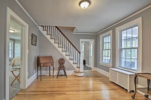House (3 Bedrooms) | Interior - Beautiful Lenox Home, 3 Mi to Shakespeare & Co! (Lenox)