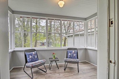 Beautiful Lenox Home, 3 Mi to Shakespeare & Co!