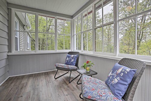 Beautiful Lenox Home, 3 Mi to Shakespeare & Co!