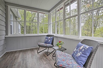 Beautiful Lenox Home, 3 Mi to Shakespeare & Co!