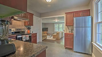 House (3 Bedrooms) | Interior