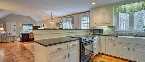 House (3 Bedrooms) | Interior