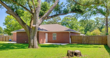 Dog-friendly Pensacola Duplex ~ 7 Mi to Downtown