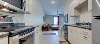 Dog-friendly Pensacola Duplex ~ 7 Mi to Downtown