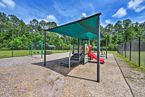 Jax Home w/ Yard - 10 Mi to Adventure Landing!