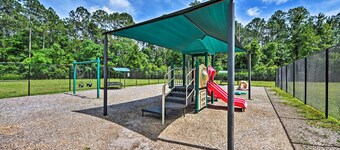 Jax Home w/ Yard - 10 Mi to Adventure Landing!