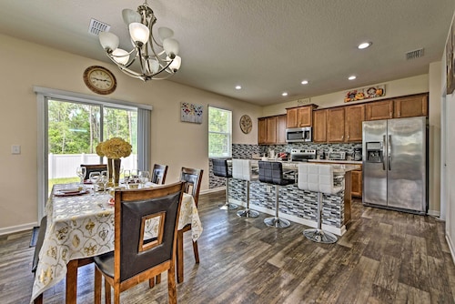 Jax Home w/ Yard - 10 Mi to Adventure Landing!