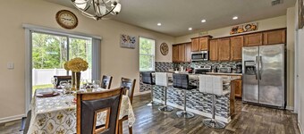 Jax Home w/ Yard - 10 Mi to Adventure Landing!