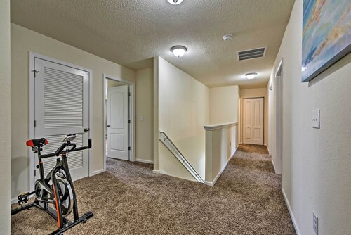 Jax Home w/ Yard - 10 Mi to Adventure Landing!