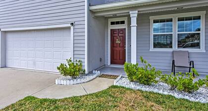 Jax Home w/ Yard - 10 Mi to Adventure Landing!