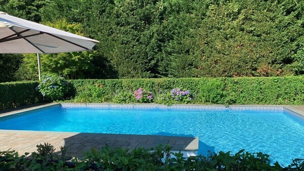 Lämmitetty uima-allas