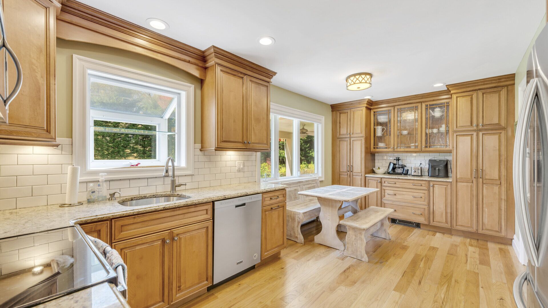 Microwave, oven, stovetop, coffee/tea maker