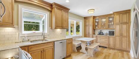 Microwave, oven, stovetop, coffee/tea maker