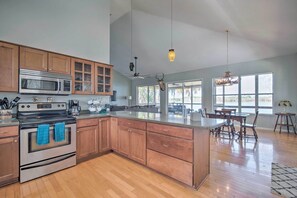 House (3 Bedrooms) | Interior