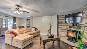 House (3 Bedrooms) | Front of property