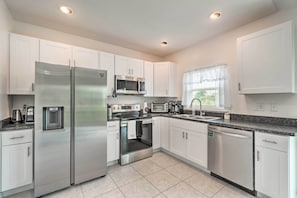 Interior - Sunny Abode < 1 Mi to Peace River Preserve! (Punta Gorda)