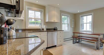 Walk to Beach: Gem w/ Patio & BBQ in Provincetown