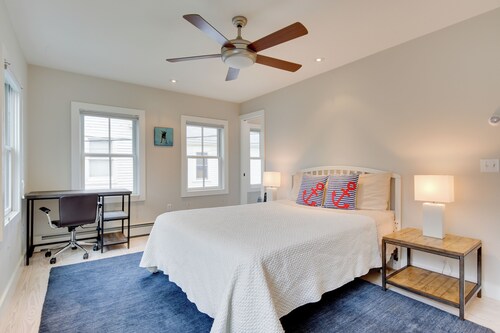 Walk to Beach & Commercial Street! Condo w/ Patio