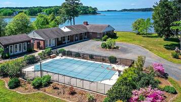 House (4 Bedrooms) | Front of property