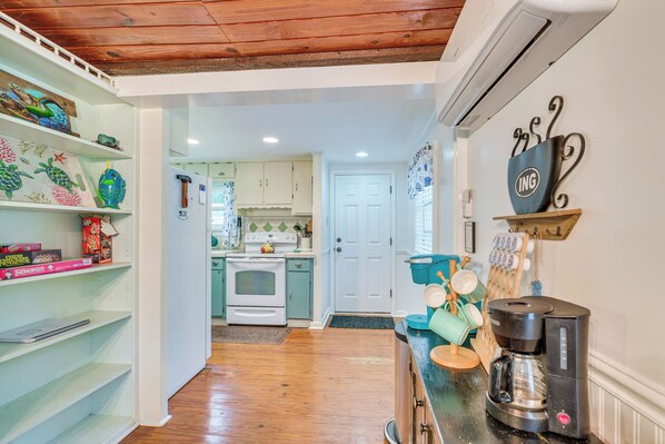 Cottage (2 Bedrooms) | Interior - 2 Mi to Marina: Inglis Retreat w/ Boat Parking (Inglis)