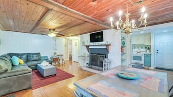 Cottage (2 Bedrooms) | Interior