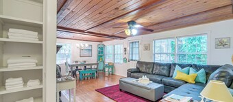 2 ไมล์ ถึง มารีนา: อิงลิส รีทรีต พร้อม ที่จอดเรือ