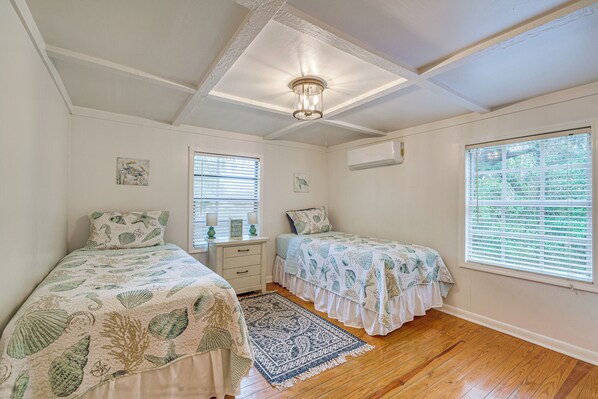 Cottage (2 Bedrooms) | Interior - 2 Mi to Marina: Inglis Retreat w/ Boat Parking (Inglis)