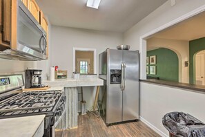 Apartment (2 Bedrooms) | Interior - Pet Friendly Gainesville Getaway ~ 2 Mi to UF (Gainesville)