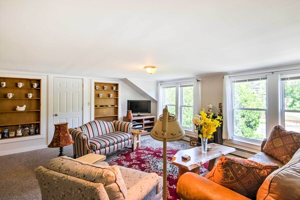 Apartment (2 Bedrooms) | Interior - Manchester Center Retreat w/ Mtn View, Near Skiing (Manchester Center)