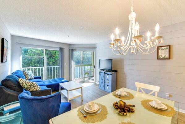 Apartment (2 Bedrooms) | Interior - Walk to Beach: Home w/ Porch on Anna Maria Island! (Holmes Beach)