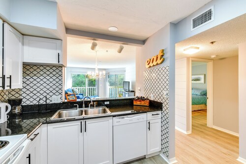 Walk to Beach: Home w/ Porch on Anna Maria Island!