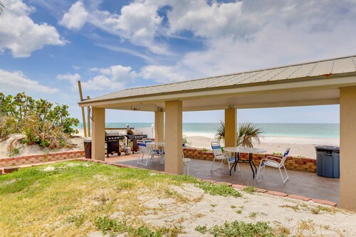 Beach & Pool Access: Gulf Coast Villa w/ Balcony