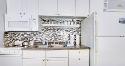 Beach & Pool Access: Gulf Coast Villa w/ Balcony
