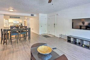 Interior - Kissimmee Condo w/ Pool Access, 6 Mi to Disney! (Kissimmee)