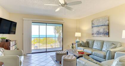 Pelican Cove Condo at Bradenton Beach w/ Pool!