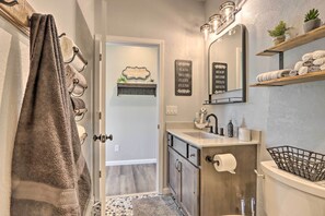 House (2 Bedrooms) | Interior