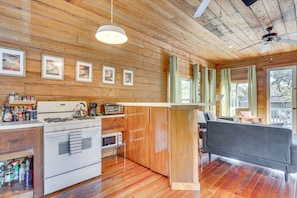 House (2 Bedrooms) | Interior