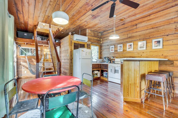 House (2 Bedrooms) | Interior